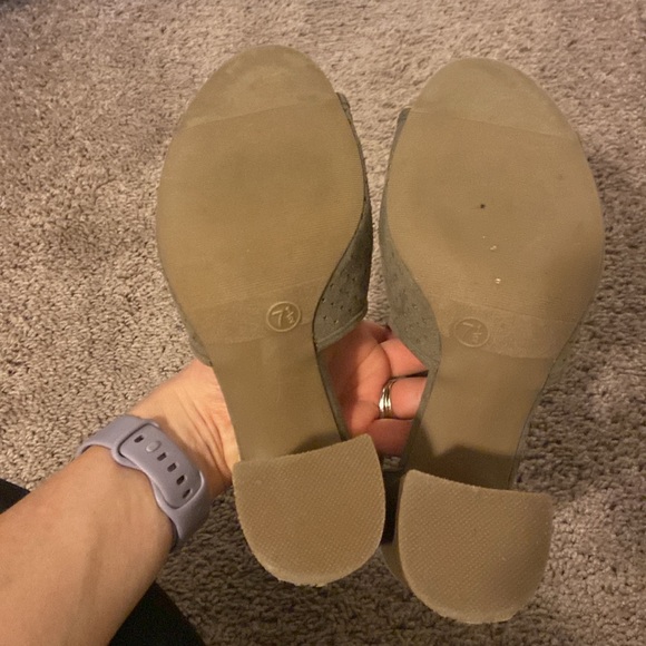 Peep toe sandal - Picture 3 of 3